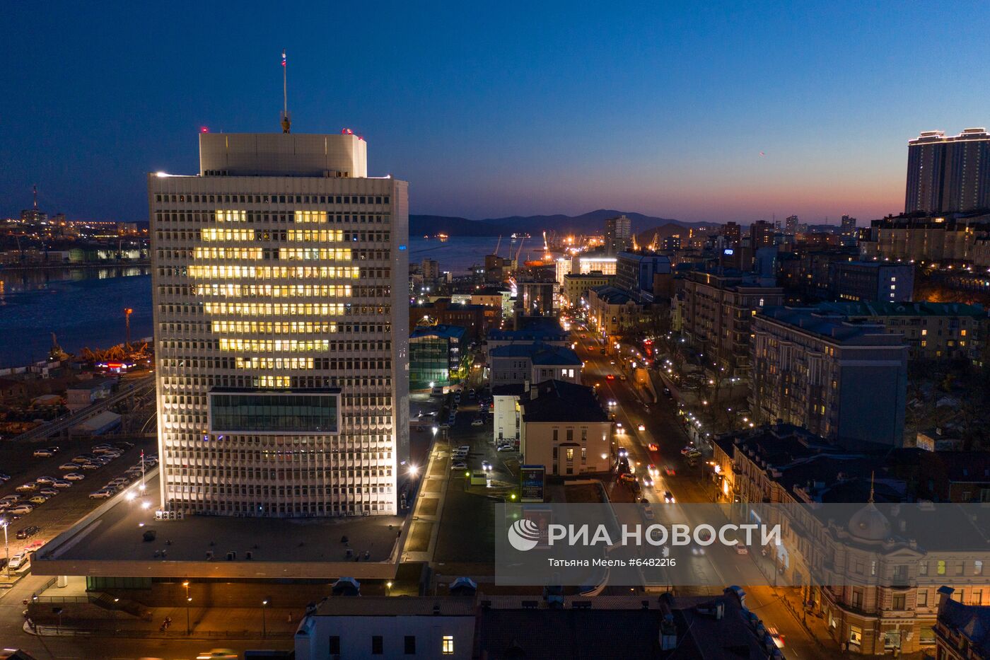 Поздравление женщин с наступающим 8 Марта