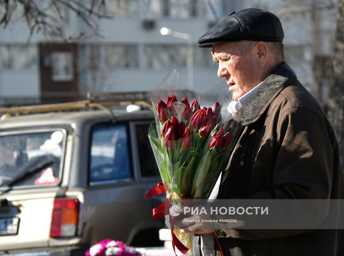 Поздравление женщин с наступающим 8 Марта