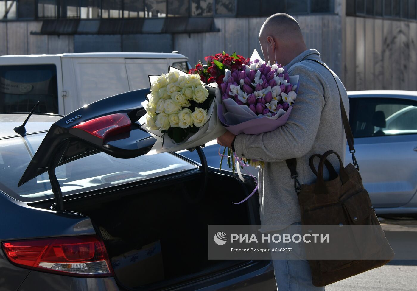 Поздравление женщин с наступающим 8 Марта