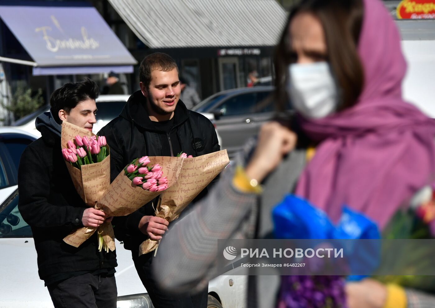 Поздравление женщин с наступающим 8 Марта