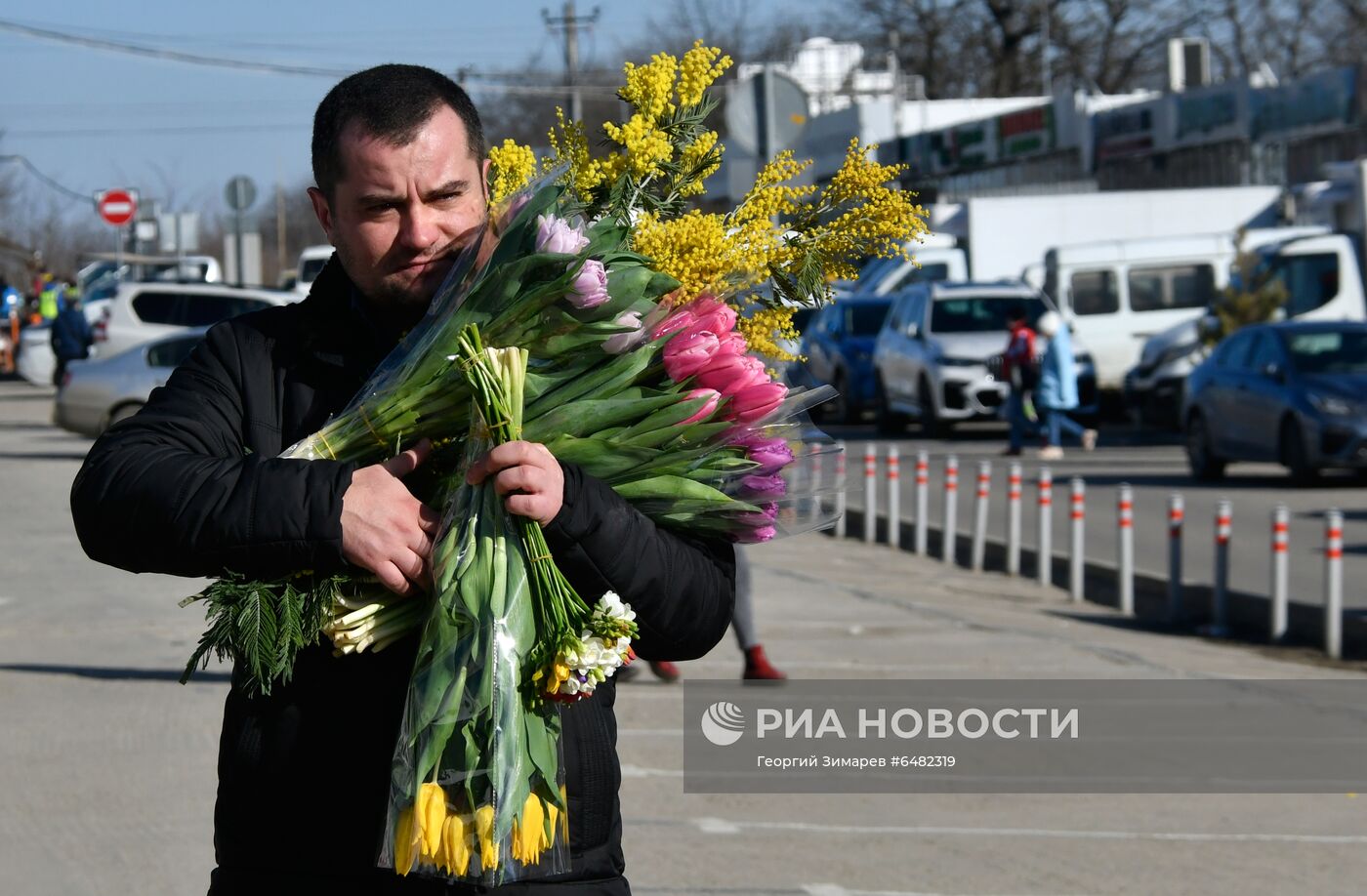 Поздравление женщин с наступающим 8 Марта