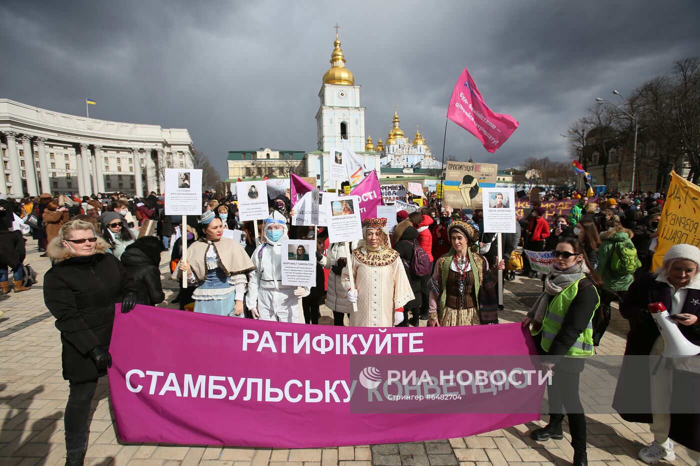 Демонстрации, посвященные Международному женскому дню, за рубежом
