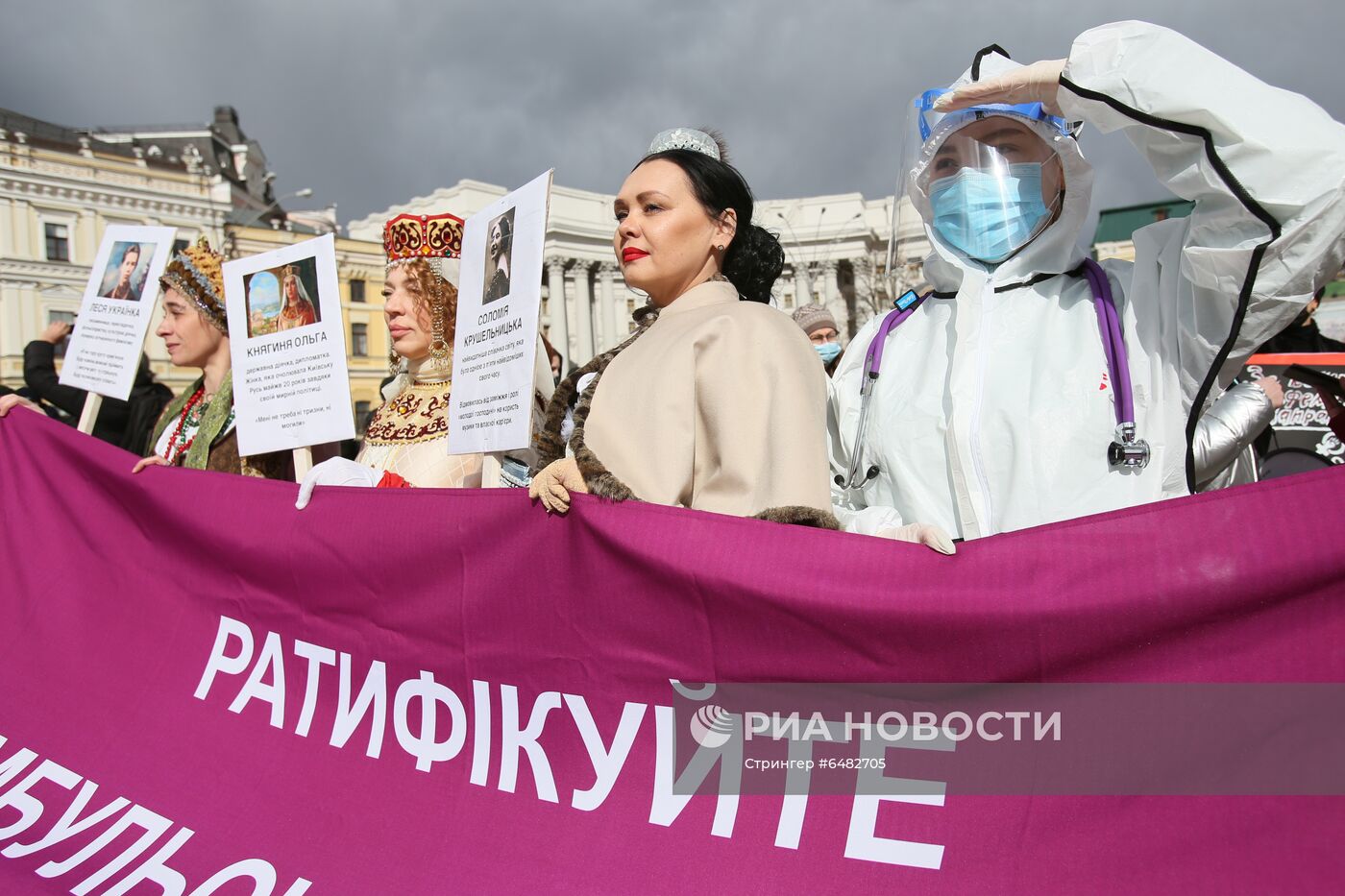 Демонстрации, посвященные Международному женскому дню, за рубежом