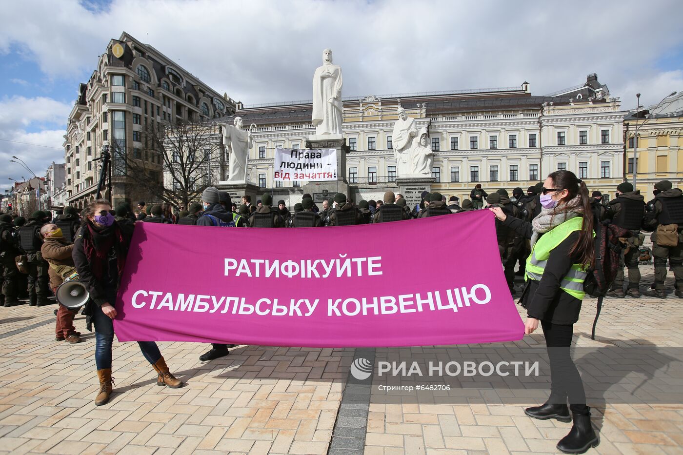Демонстрации, посвященные Международному женскому дню, за рубежом