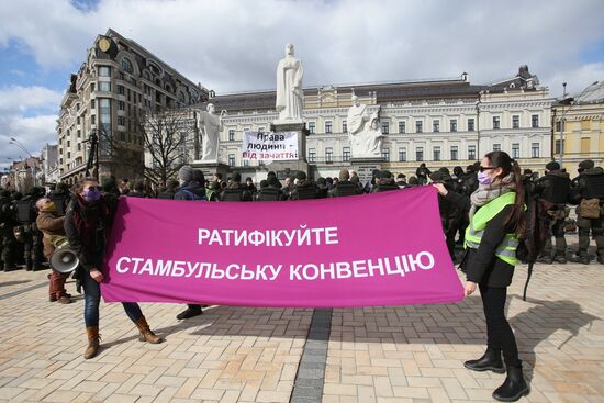 Демонстрации, посвященные Международному женскому дню, за рубежом