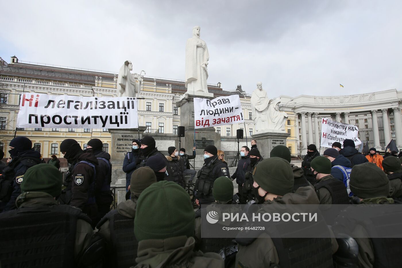 Демонстрации, посвященные Международному женскому дню, за рубежом