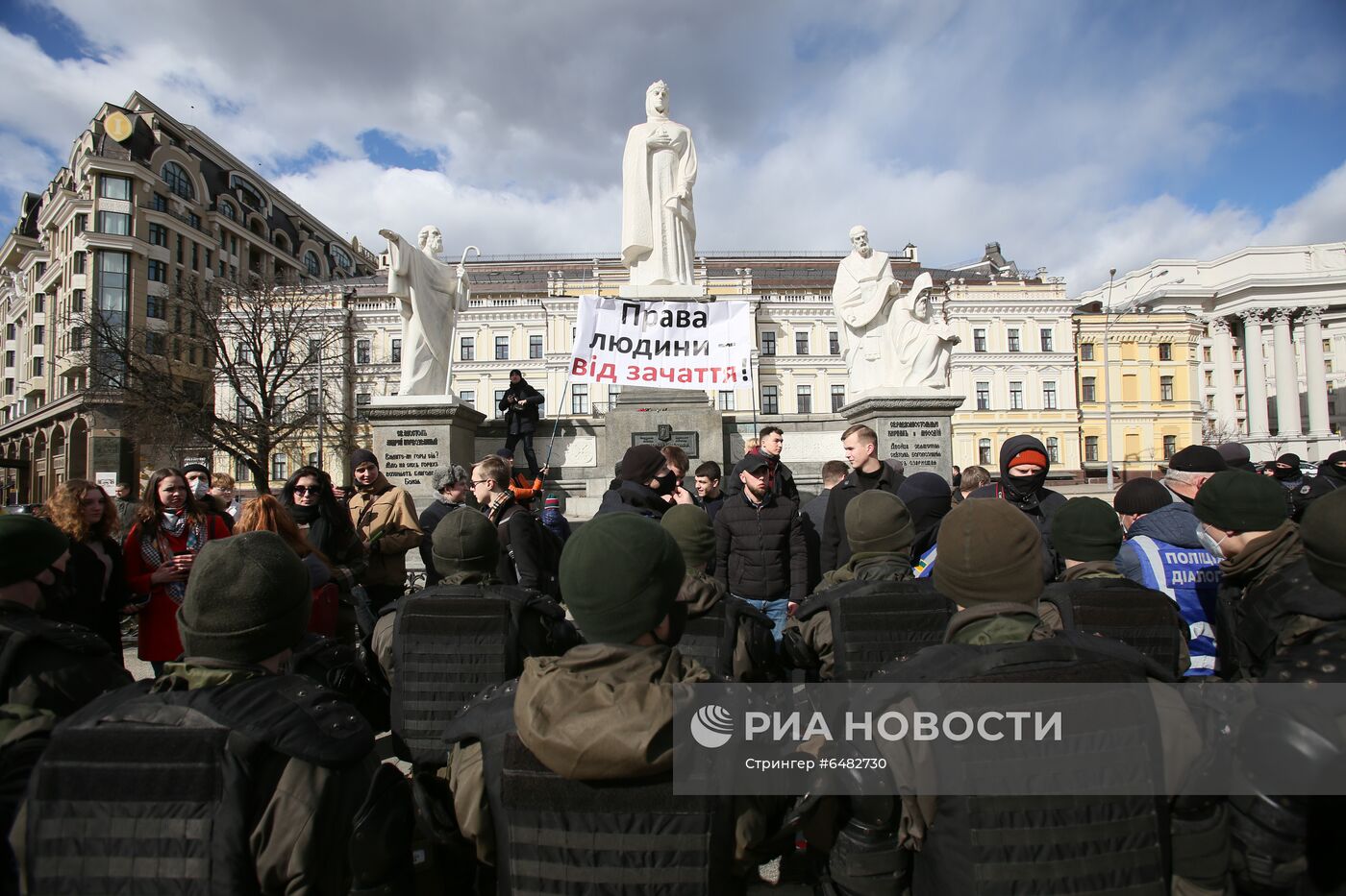 Демонстрации, посвященные Международному женскому дню, за рубежом