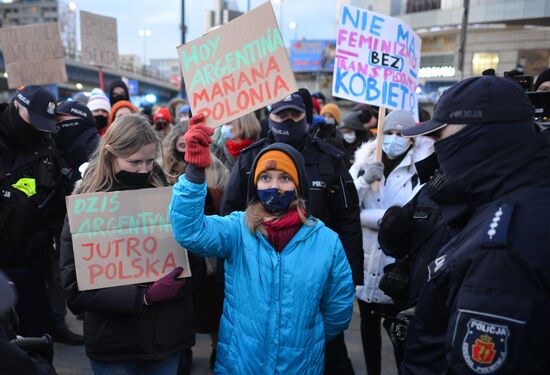 Демонстрации, посвященные Международному женскому дню, за рубежом