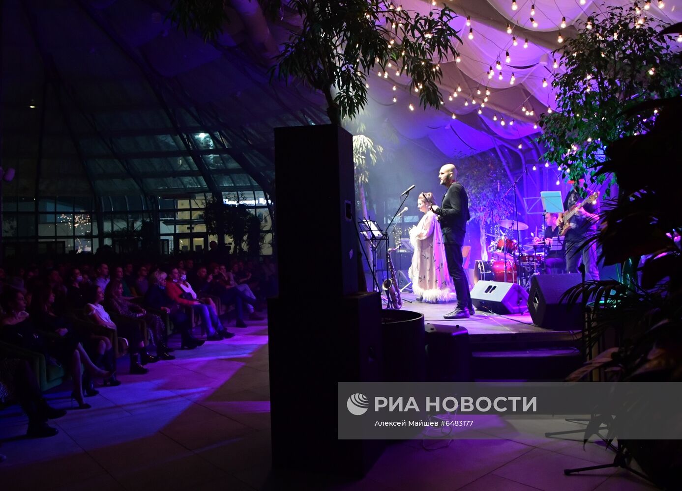 Концерт в оранжерее "Аптекарского огорода"