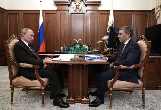 Президент РФ В. Путин встретился с министром науки и высшего образования РФ В. Фальковым