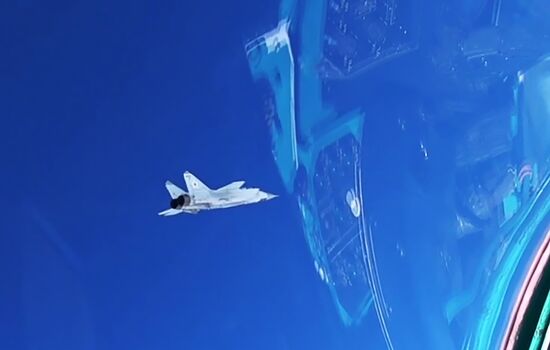 Российский Миг-31 перехватил самолет-нарушитель на учениях в Арктике