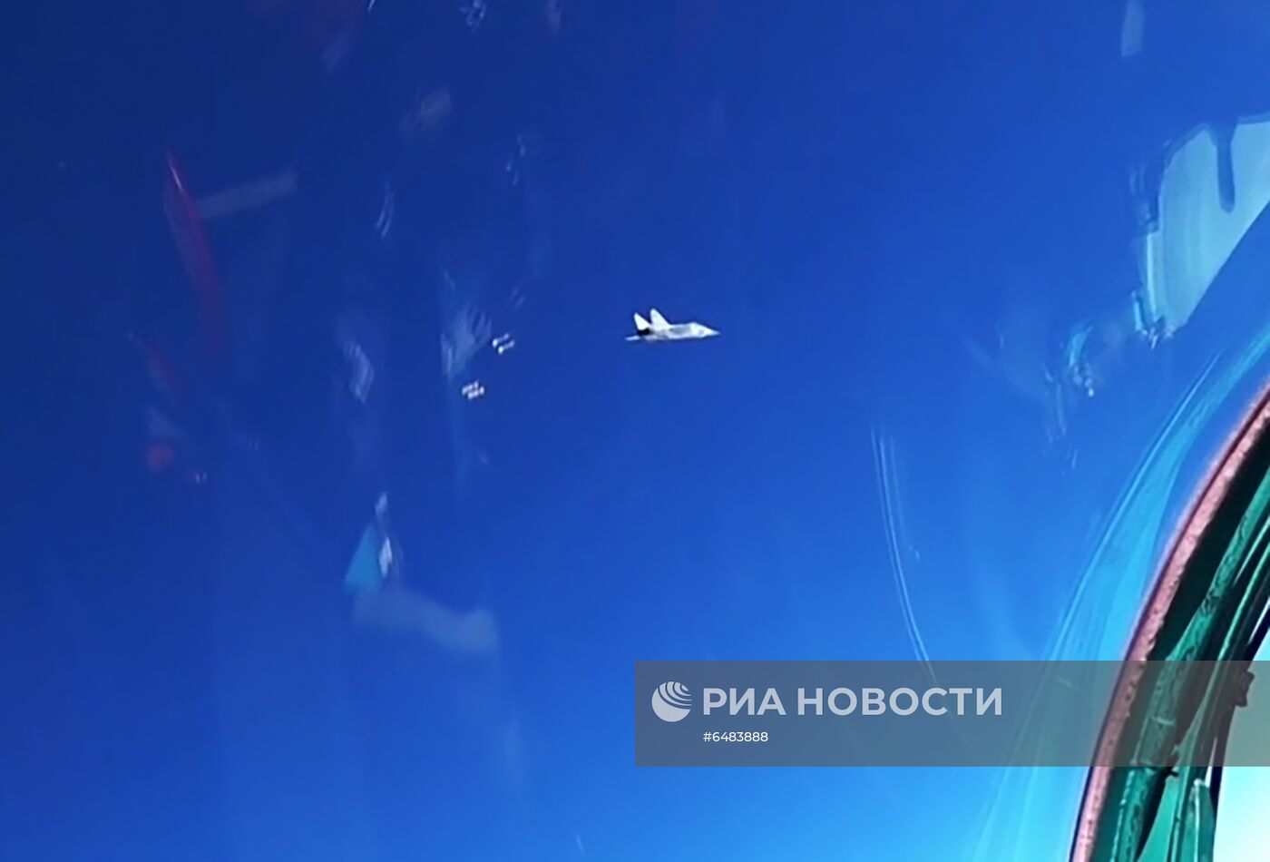Российский Миг-31 перехватил самолет-нарушитель на учениях в Арктике