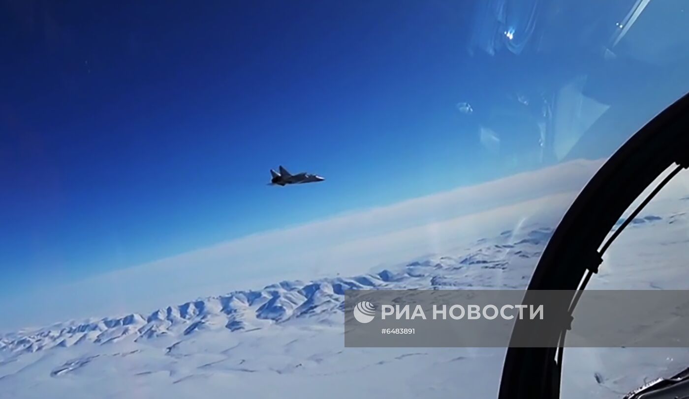 Российский Миг-31 перехватил самолет-нарушитель на учениях в Арктике