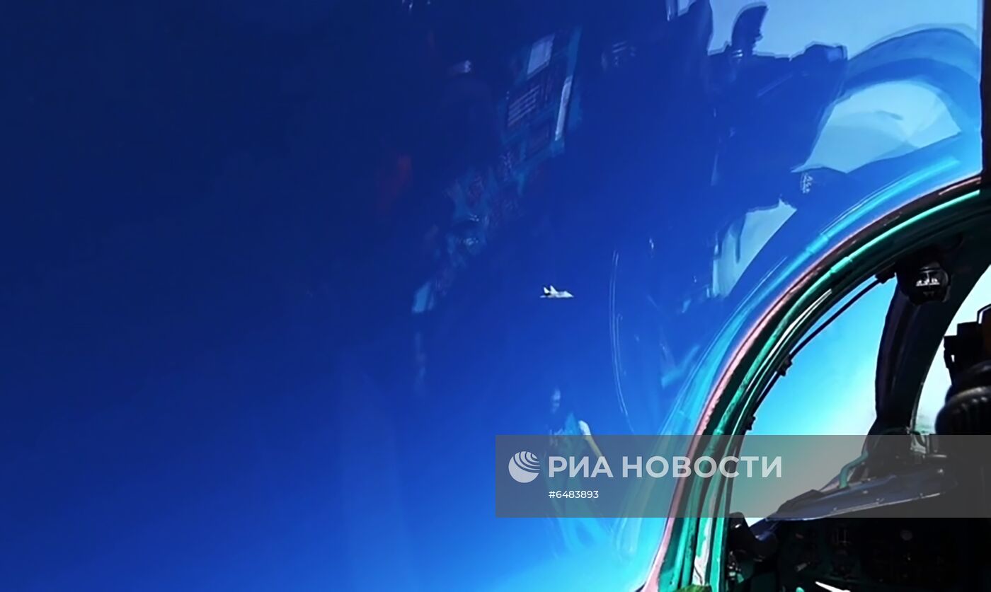 Российский Миг-31 перехватил самолет-нарушитель на учениях в Арктике