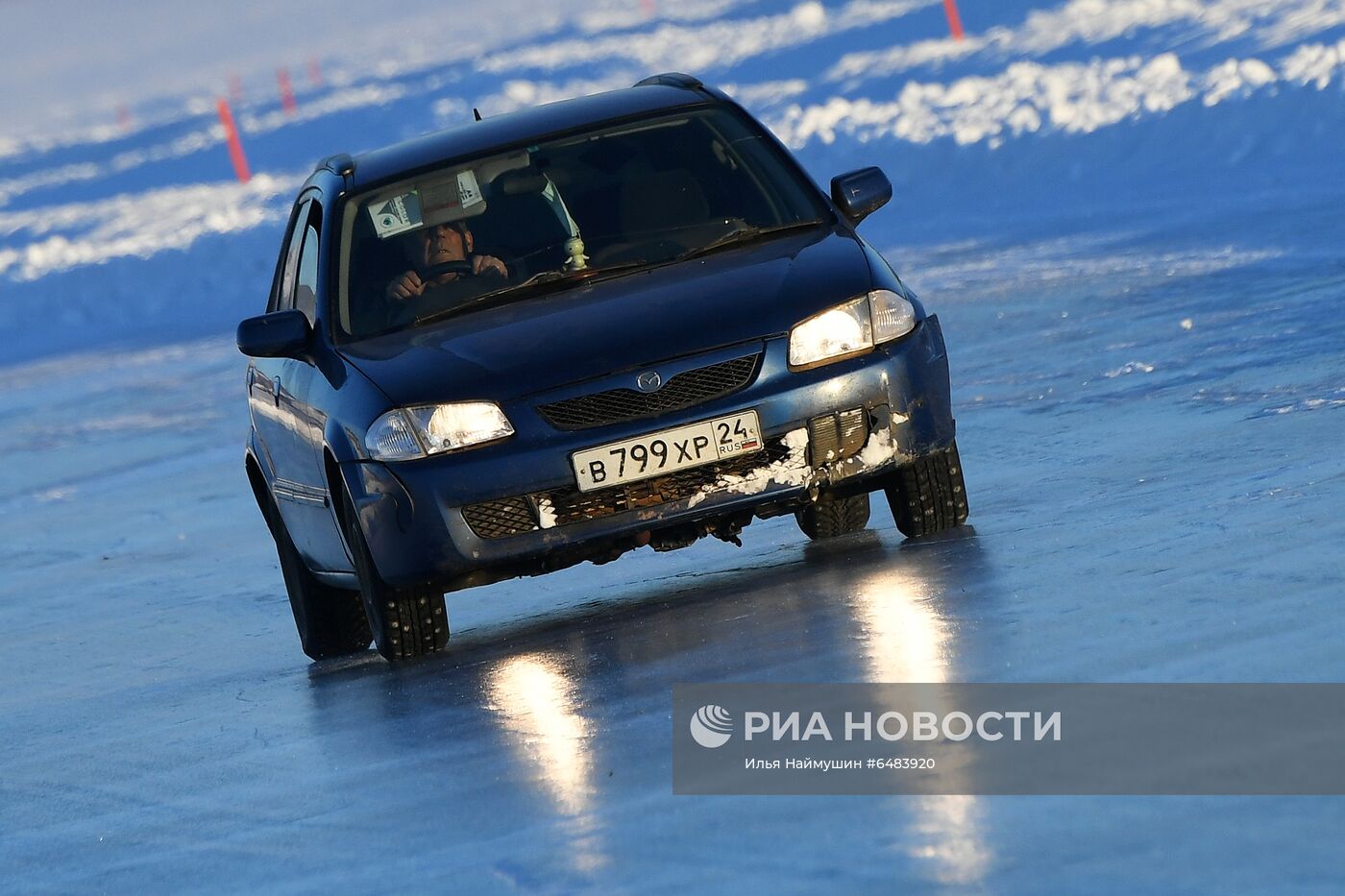 Автомобильная ледовая переправа через Енисей