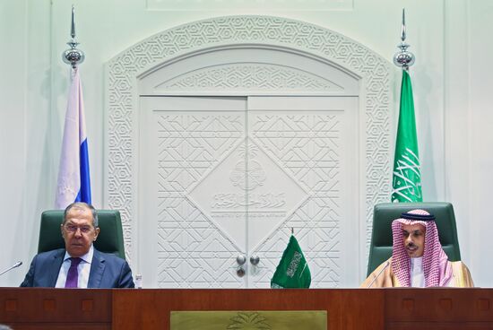 Визит главы МИД РФ С. Лаврова в Саудовскую Аравию