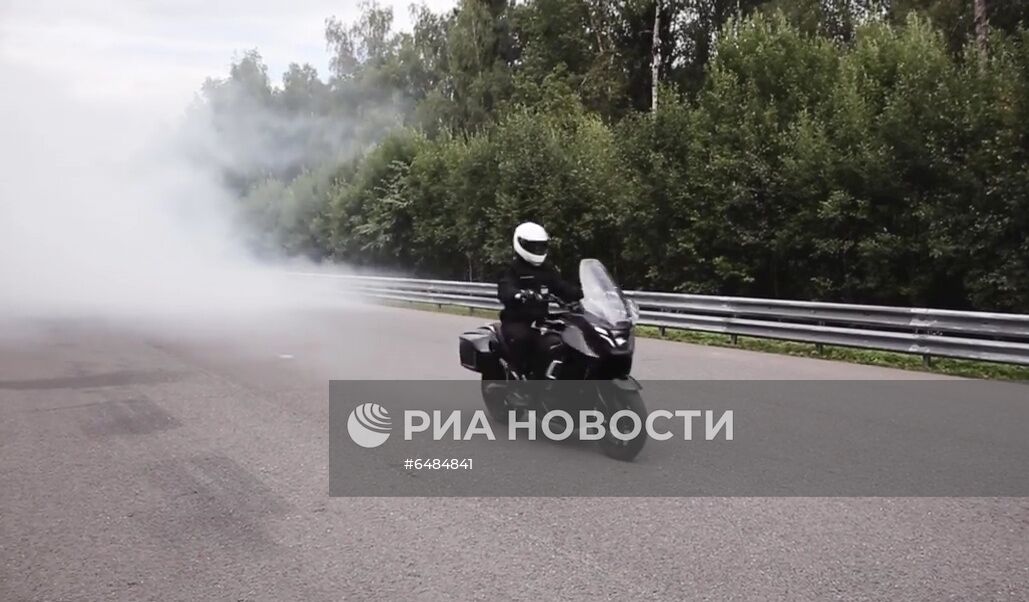 Первый прототип электрического мотоцикла Aurus