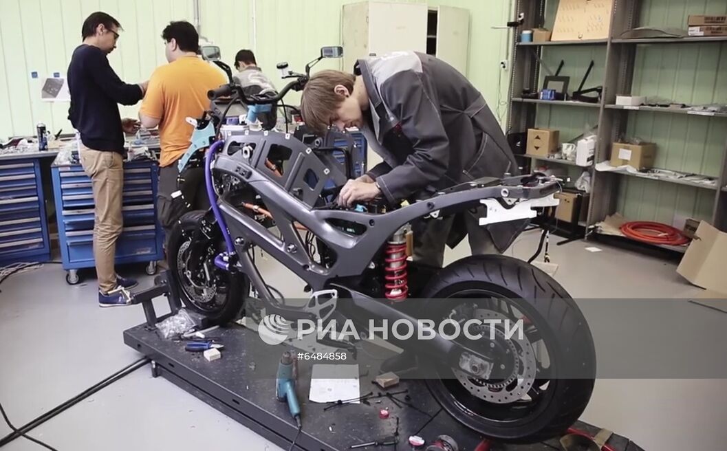 Первый прототип электрического мотоцикла Aurus