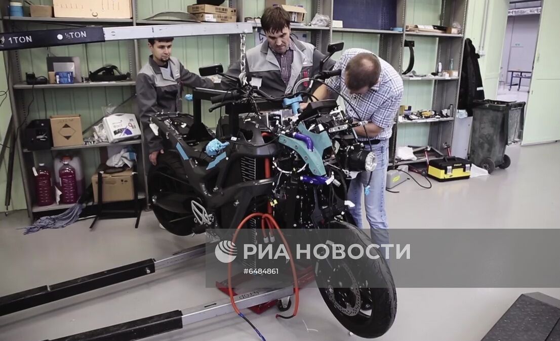 Первый прототип электрического мотоцикла Aurus