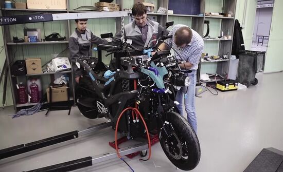 Первый прототип электрического мотоцикла Aurus