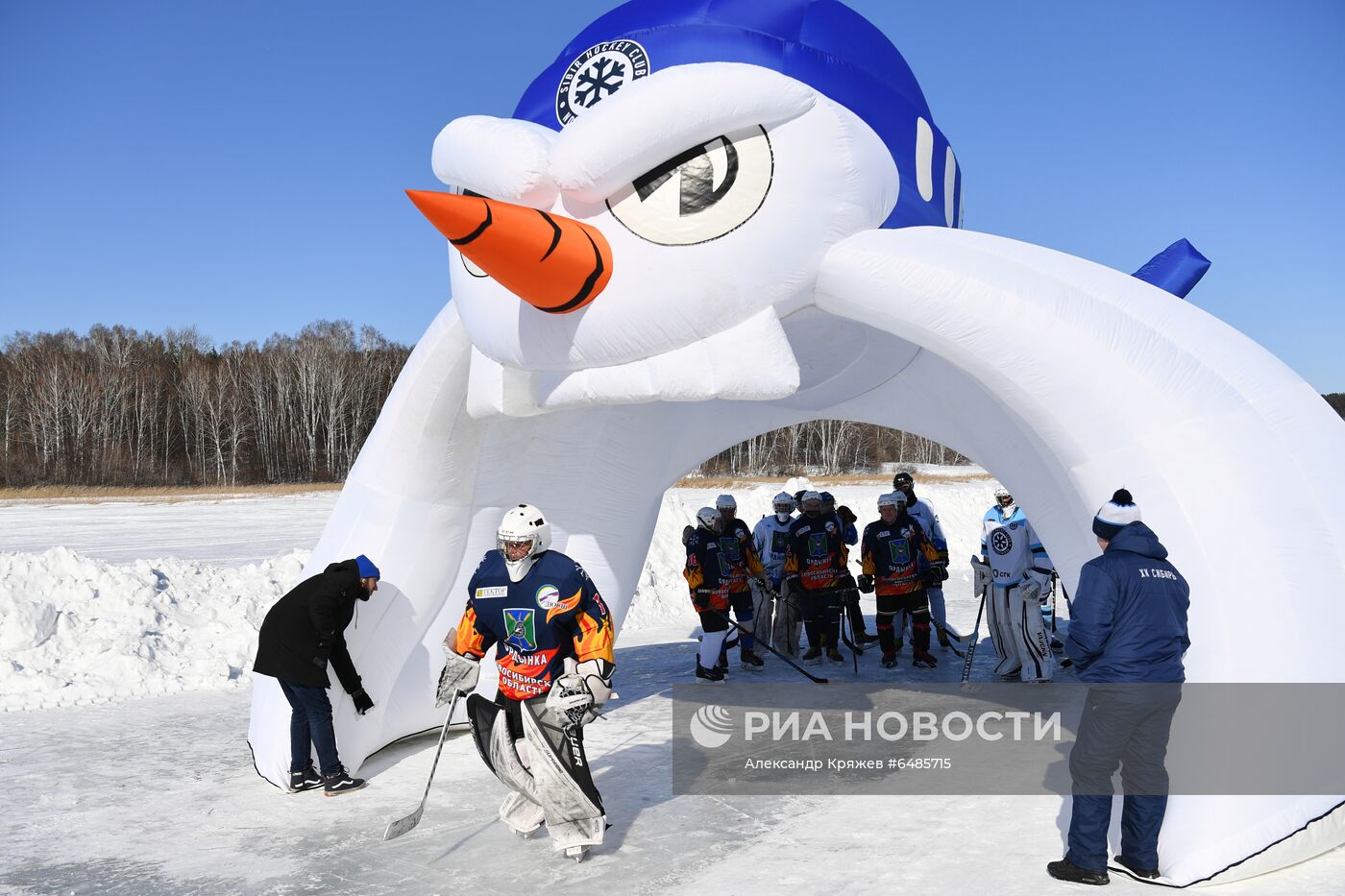 Хоккейный матч на реке Орда в Новосибирской области