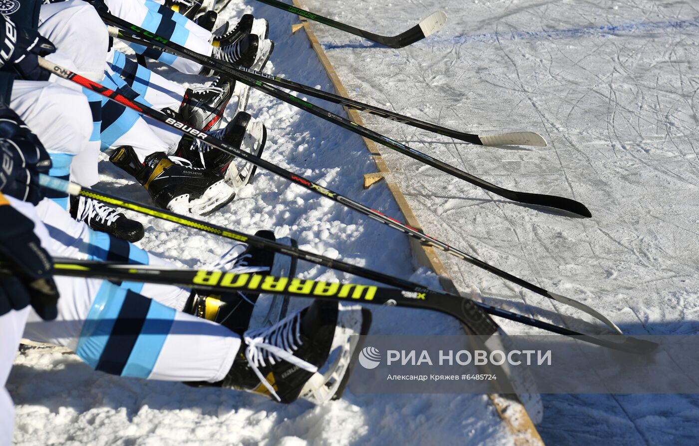 Хоккейный матч на реке Орда в Новосибирской области