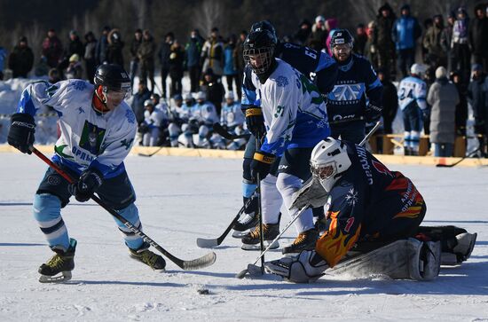 Хоккейный матч на реке Орда в Новосибирской области