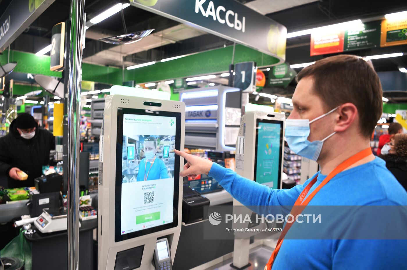 X5 Retail Group, Сбер и Visa запустили сервис оплаты взглядом на кассах самообслуживания