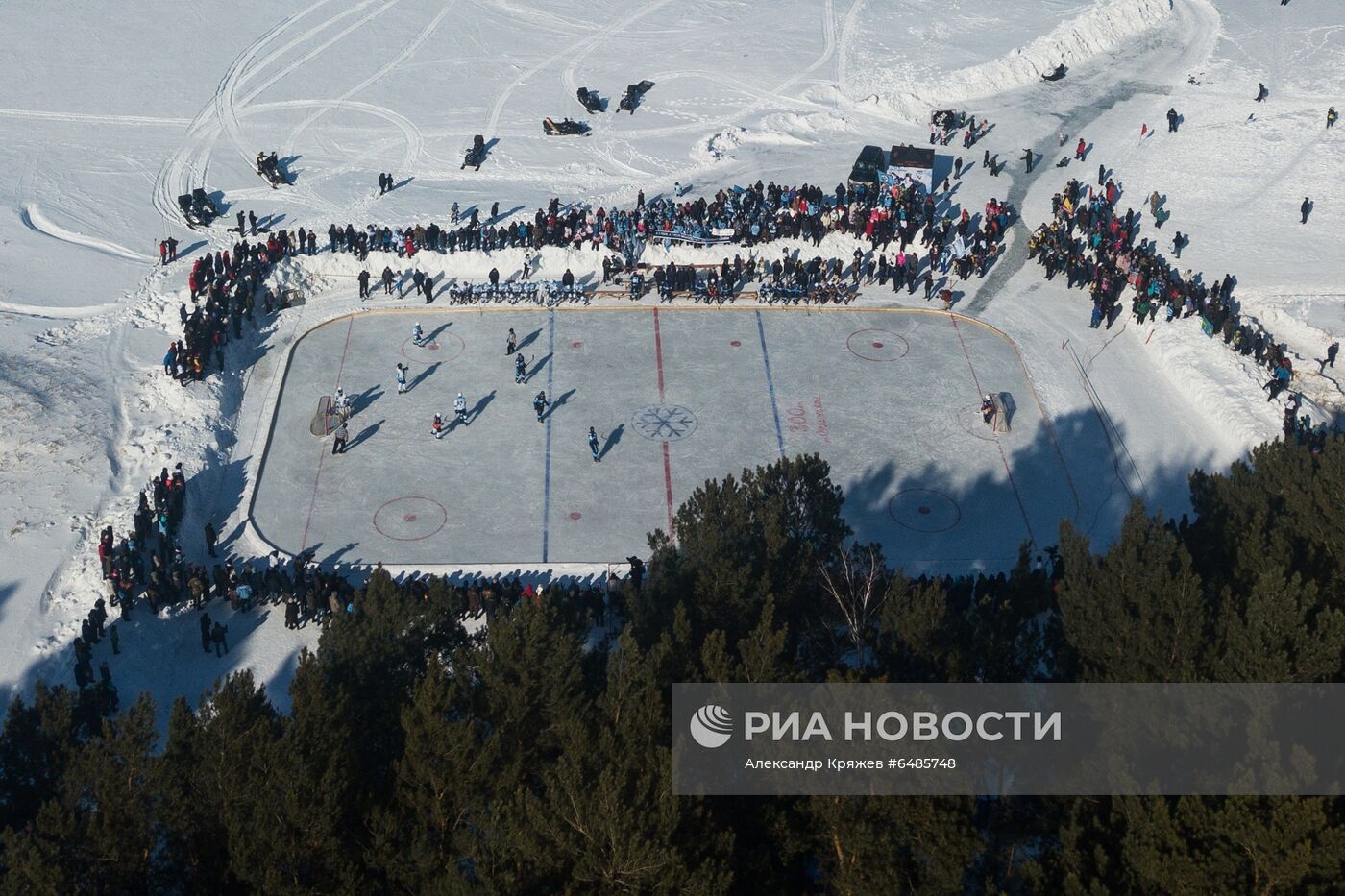 Хоккейный матч на реке Орда в Новосибирской области