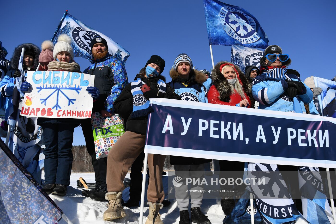 Хоккейный матч на реке Орда в Новосибирской области