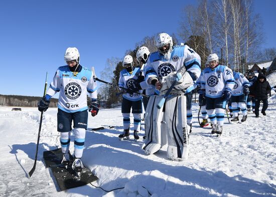 Хоккейный матч на реке Орда в Новосибирской области
