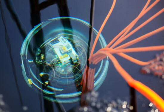 Спуск глубоководного нейтринного телескопа Baikal-GVD на Байкале