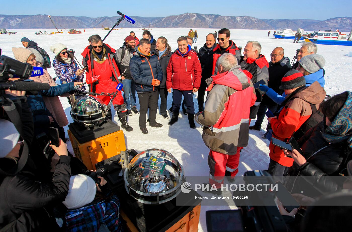 Спуск глубоководного нейтринного телескопа Baikal-GVD на Байкале