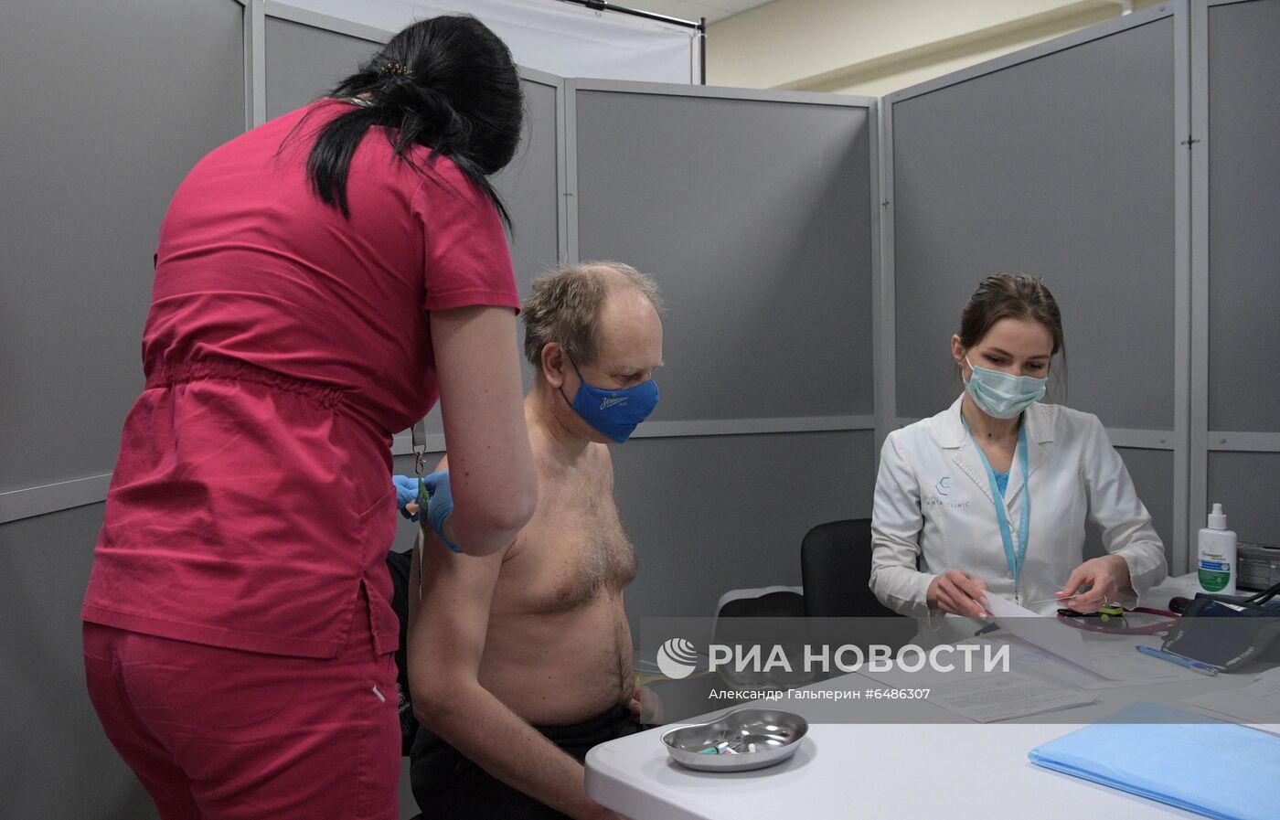 Мобильный пункт вакцинации на стадионе "Газпром-Арена"