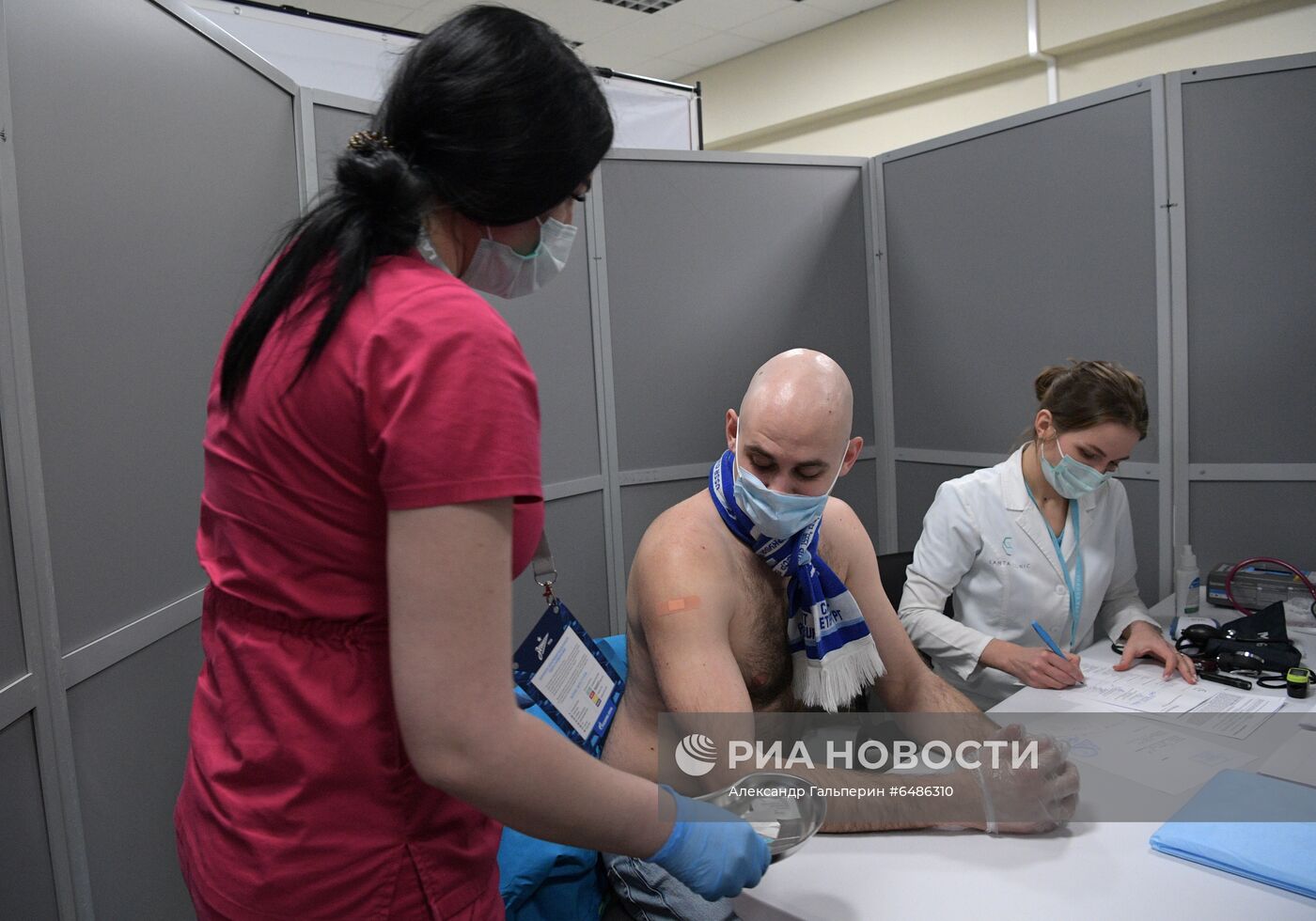 Мобильный пункт вакцинации на стадионе "Газпром-Арена"