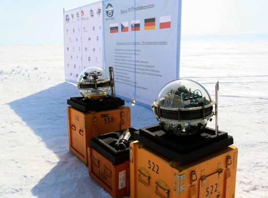 Спуск глубоководного нейтринного телескопа Baikal-GVD на Байкале
