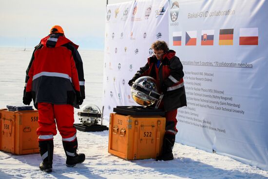 Спуск глубоководного нейтринного телескопа Baikal-GVD на Байкале