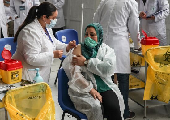 Вакцинация Спутником V в Тунисе