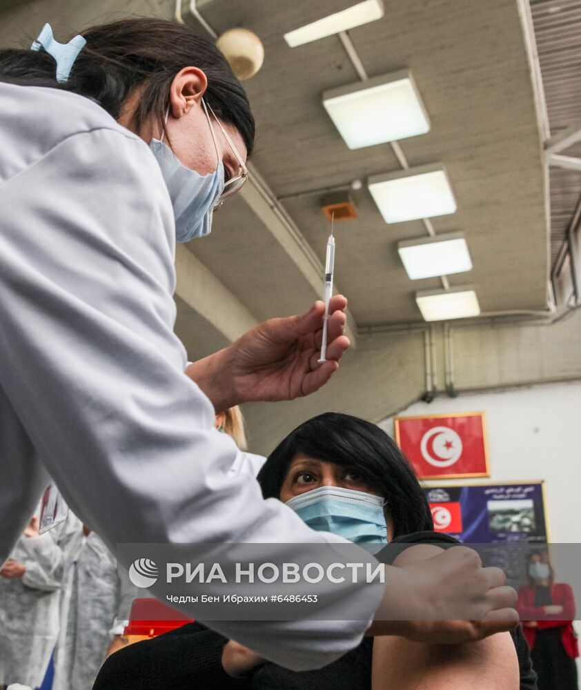 Вакцинация Спутником V в Тунисе