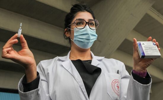 Вакцинация Спутником V в Тунисе