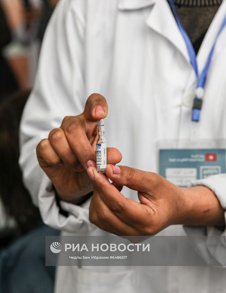 Вакцинация Спутником V в Тунисе