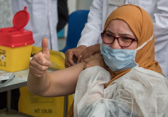 Вакцинация Спутником V в Тунисе