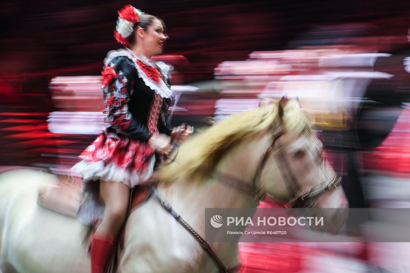 Спектакль "И100РИЯ" в Большом Московском цирке