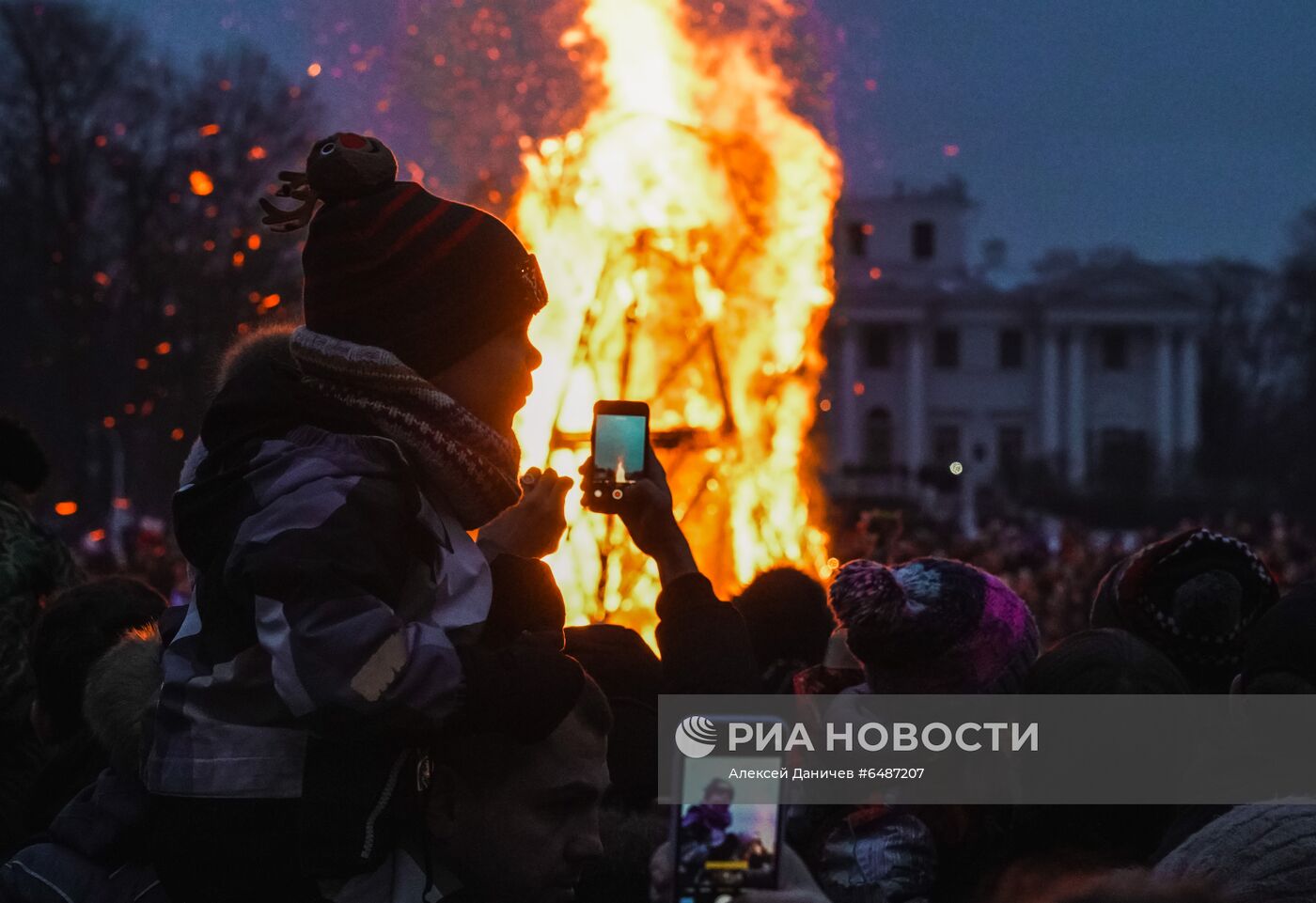 Проводы Масленицы в регионах России