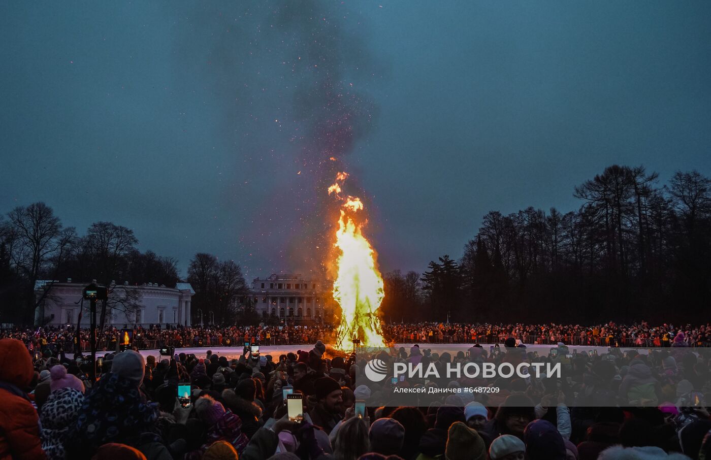 Проводы Масленицы в регионах России