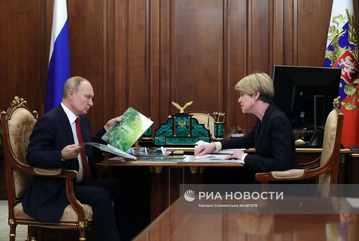 Президент РФ В. Путин провел встречу с главой фонда "Талант и успех" Е. Шмелевой