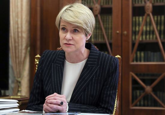 Президент РФ В. Путин провел встречу с главой фонда "Талант и успех" Е. Шмелевой