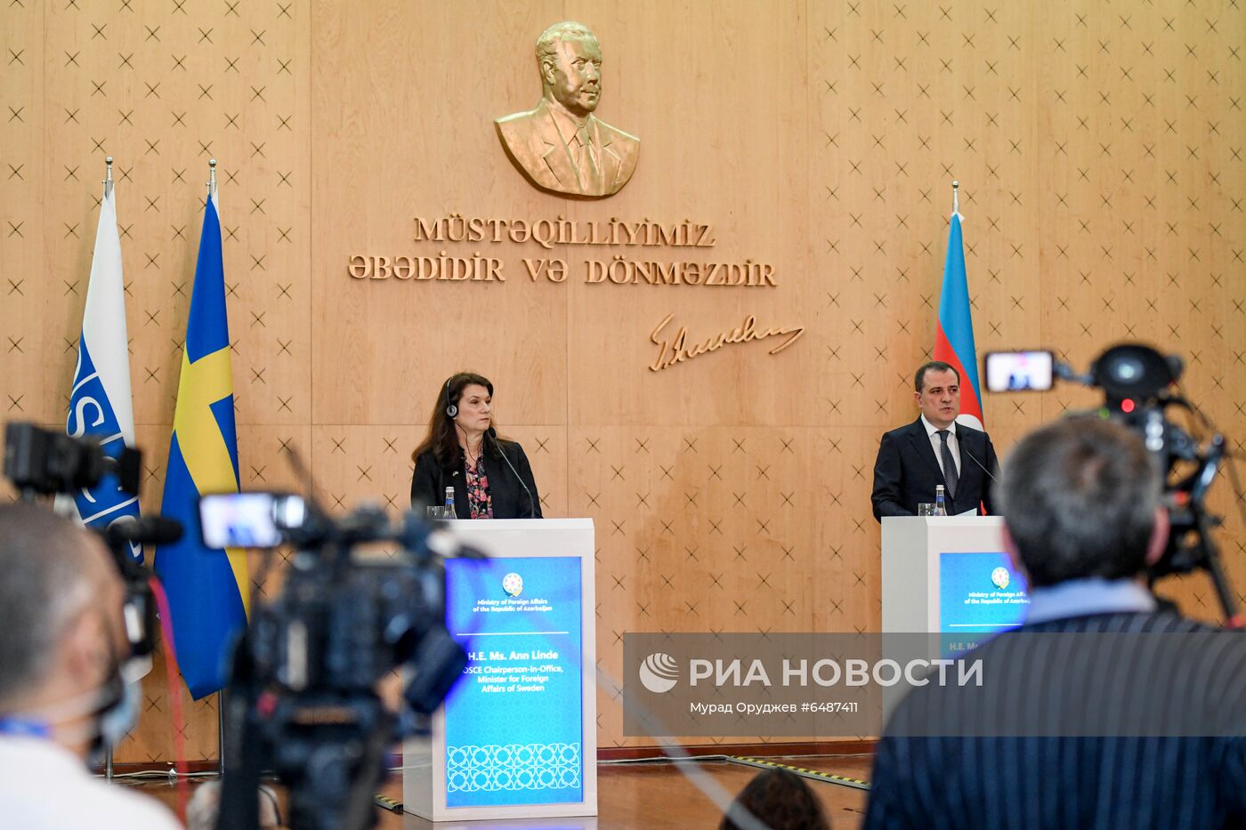 Пресс-конференция главы МИД Азербайджана Д. Байрамова и председателя ОБСЕ А. Линде