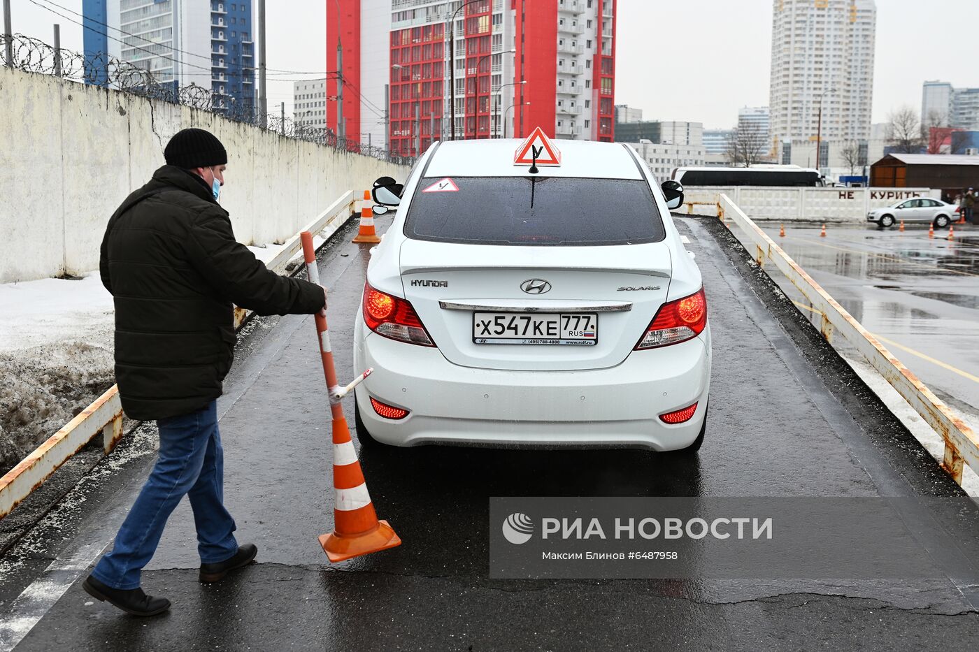 Сдача экзаменов и получение водительского удостоверения в ГИБДД | РИА  Новости Медиабанк