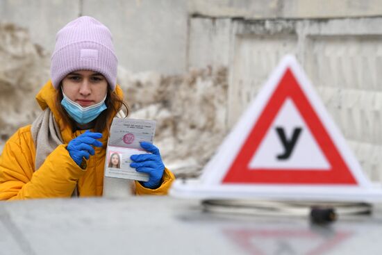 Сдача экзаменов и получение водительского удостоверения в ГИБДД